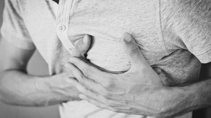 Chest Pain vs Heart Attack: How to Tell the Difference