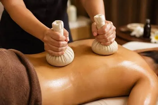 Warm herbal poultice massage, Patra Potli