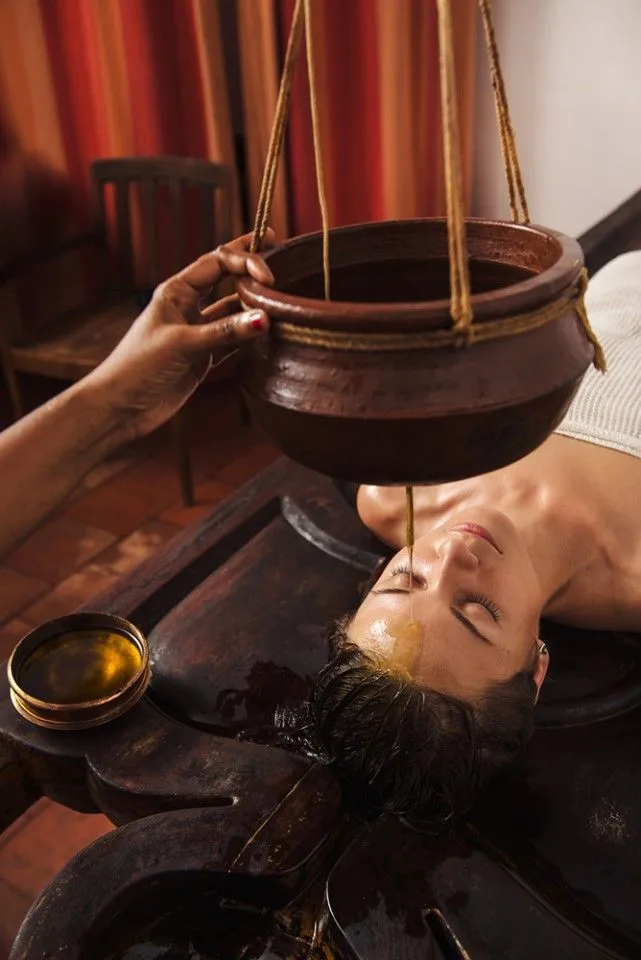 Shirodhara oil pour on the forehead